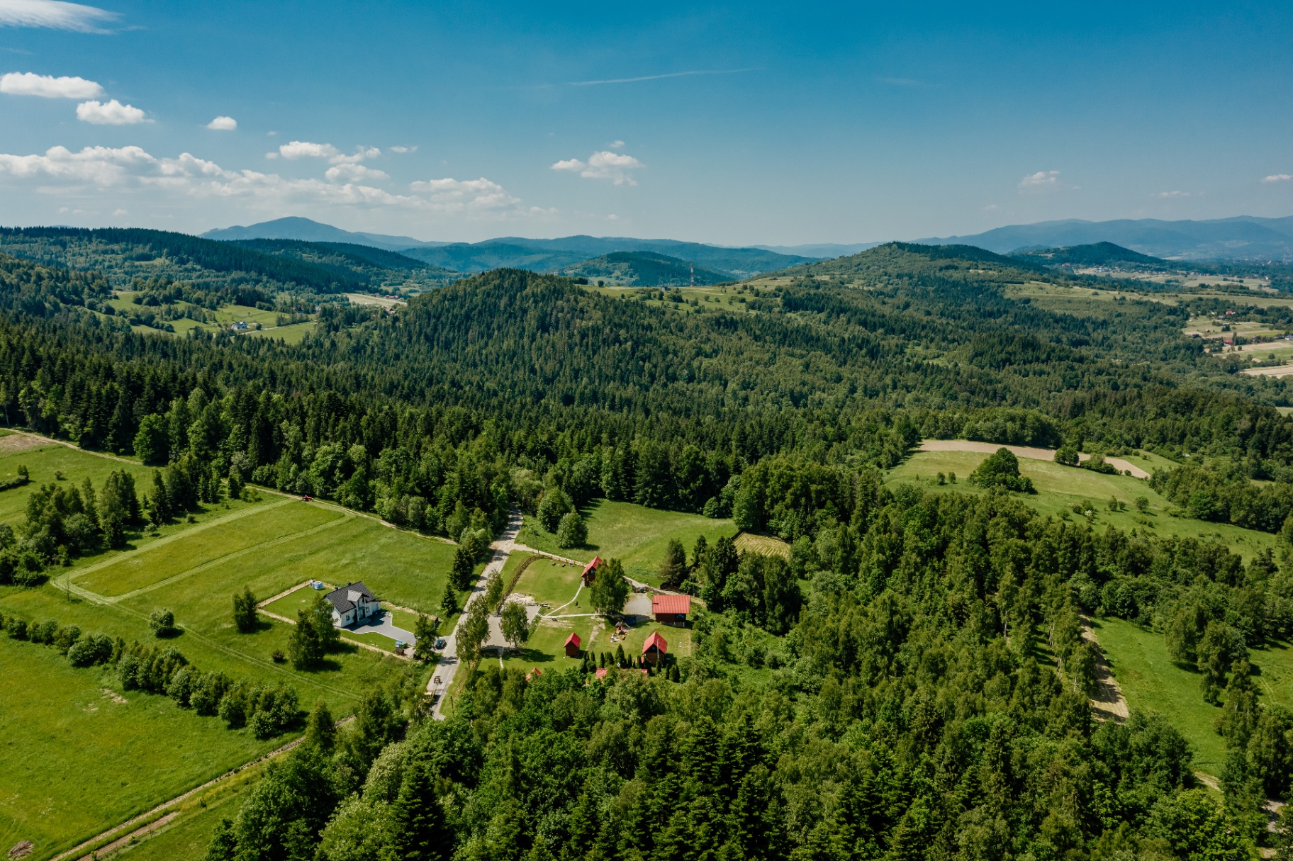 Panorama górska z widokiem na domki - Galeria Nasze Domki